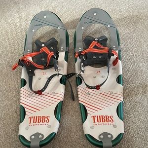 Women’s Tubbs Snowshoes 25” xplore